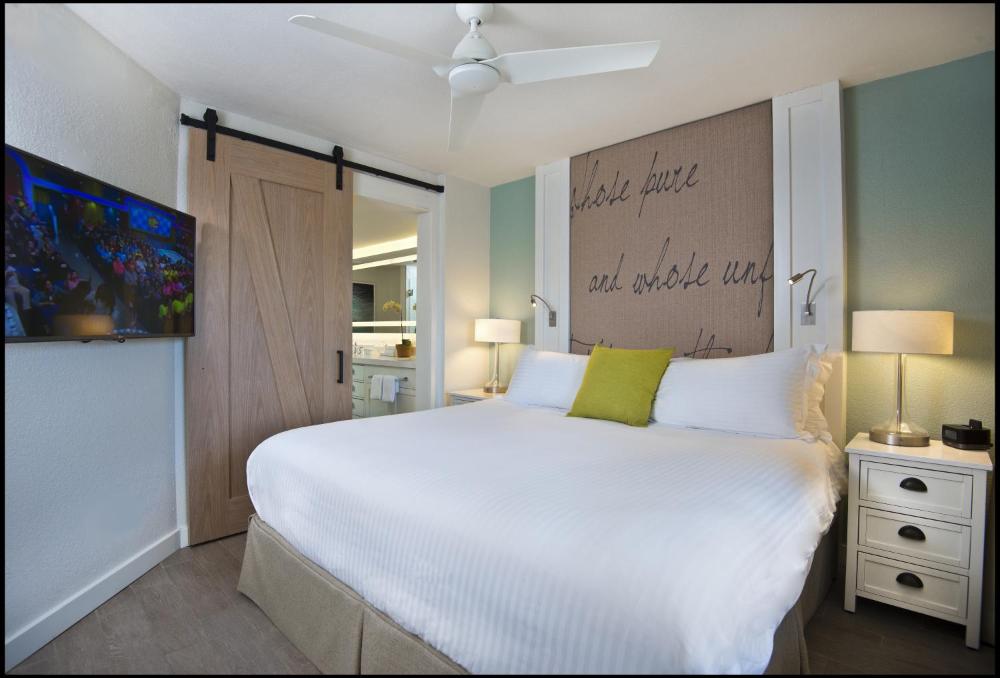 Superior King Suite with Sofa Bed interior